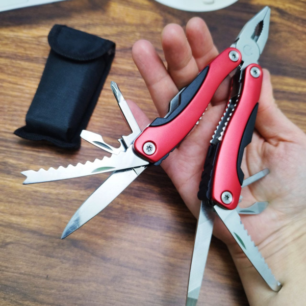 Мультитул 9в1 с плоскогубцами универсальный / Туристический мультиинструмент в чехле / Швейцарский нож карманный